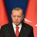 أردوغان “يبتز” ألمانيا.. ويؤكد عبور 18 ألف مهاجر إلى أوروبا